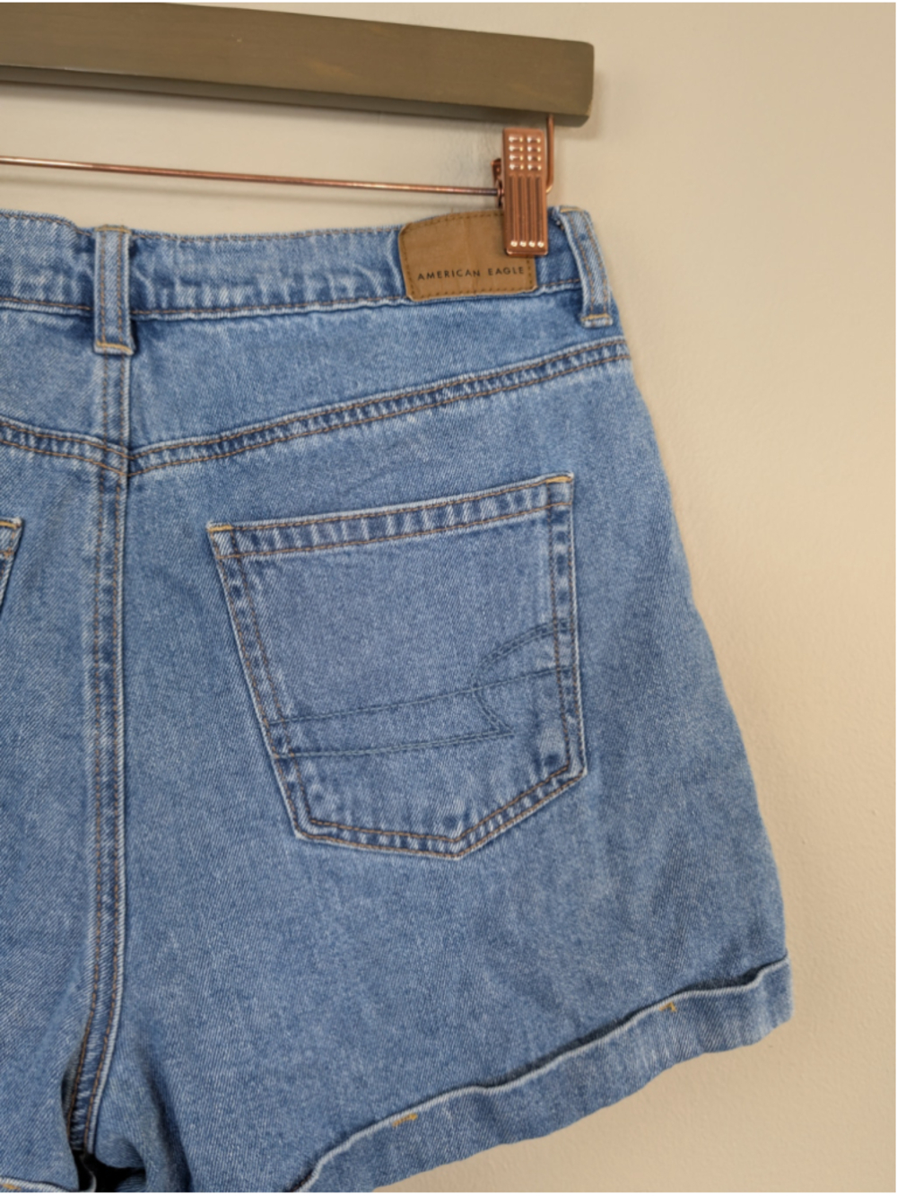 AE 4 Mom Jean Shorts High Rise Pleated Rolled Relaxed Medium Wash American Eagle - Picture 7 of 11